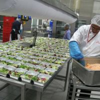 emirates_flight_catering_staff_prepare_some_of_the_1420361763.jpg